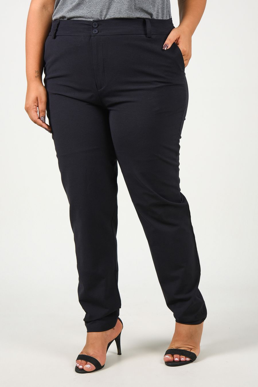 Calça viscolinho  plus size preto