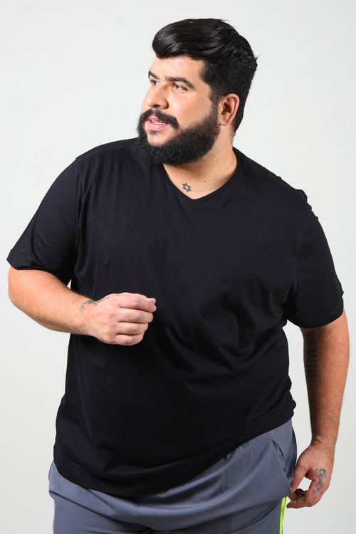 Camiseta decote v plus size preto