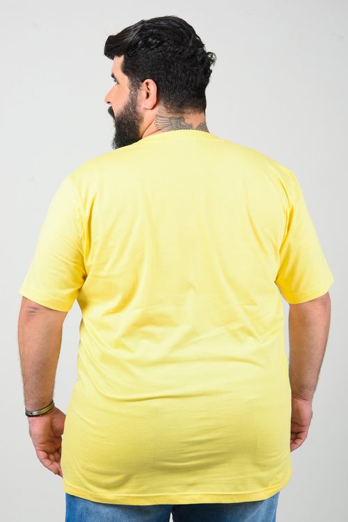 Camiseta estampa colagem plus size amarelo