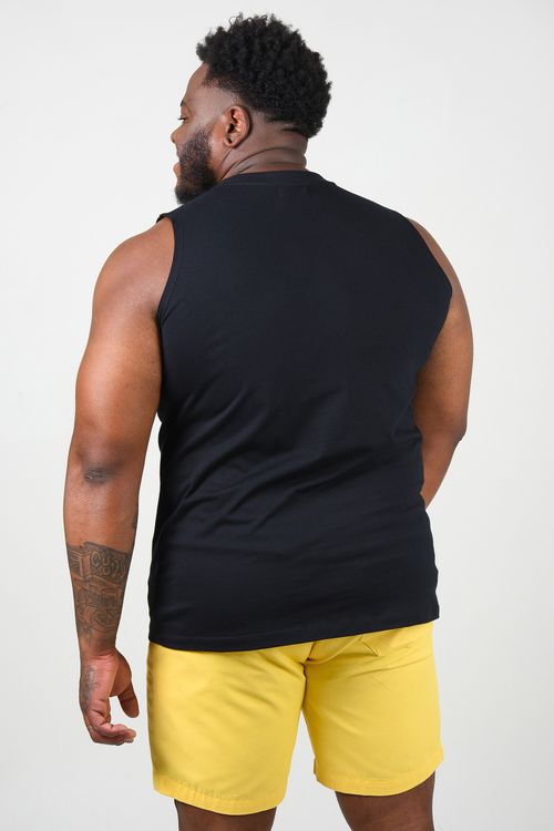 Regata com estampa the land plus size preto