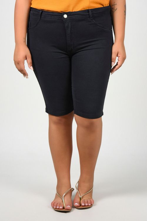 Bermuda ciclista de sarja básica plus size preto